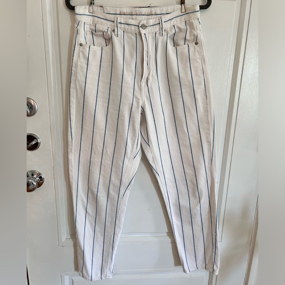Wide leg tapered white jean with denim stripes